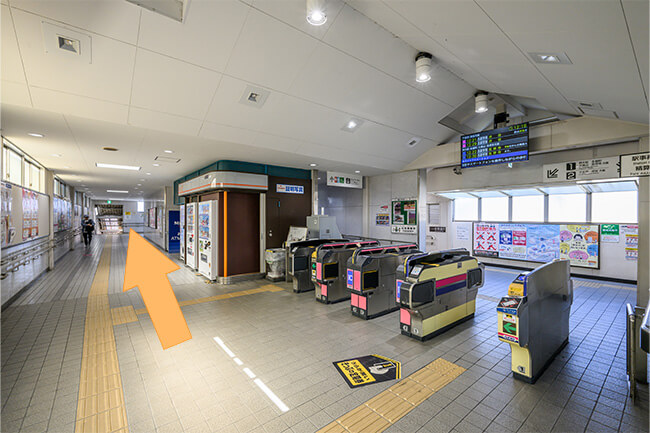 東松原駅改札を出て右へ