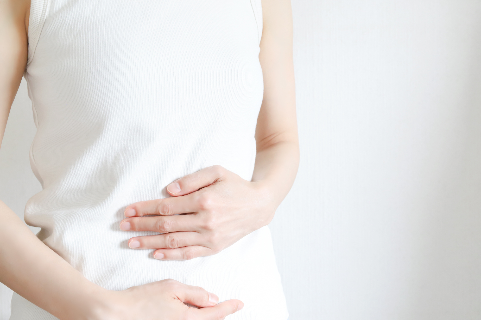 みぞおちが痛い原因とは？｜考えられる病気と胃カメラの必要性【医療コラム第15回】