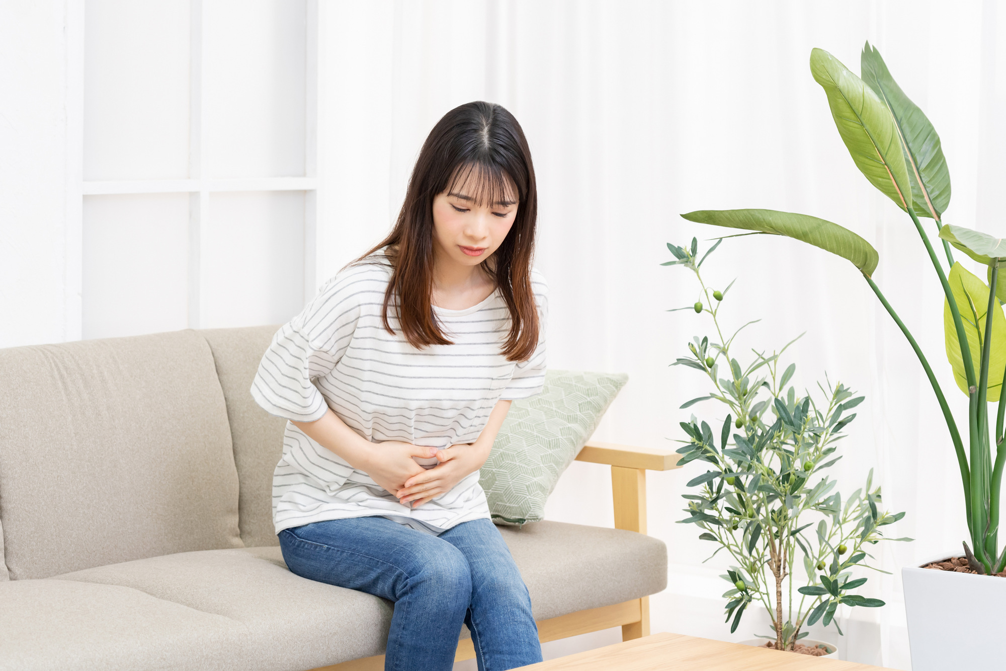 医療コラム第51回：胃がキリキリ痛む原因は？｜様子見でいいケースと受診の目安