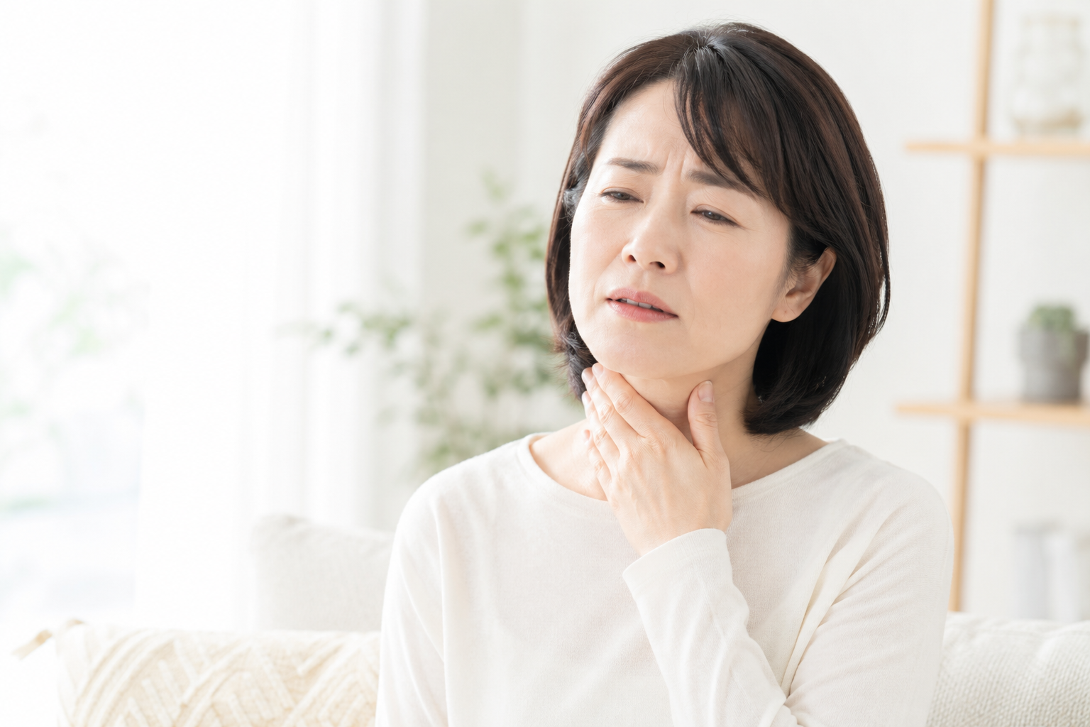 梅雨に喉が痛い・咳が続く原因は？｜風邪・アレルギー・咳喘息との違いを解説【医療コラム第112回】