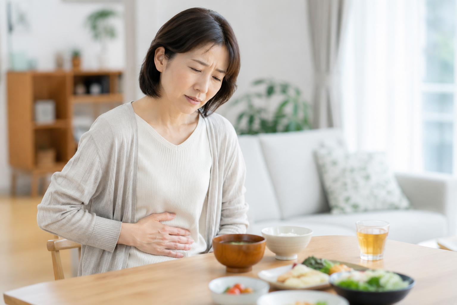 最近お腹が弱くなった…｜40〜50代で増える胃もたれ・下痢・便秘の原因とは【医療コラム第111回】